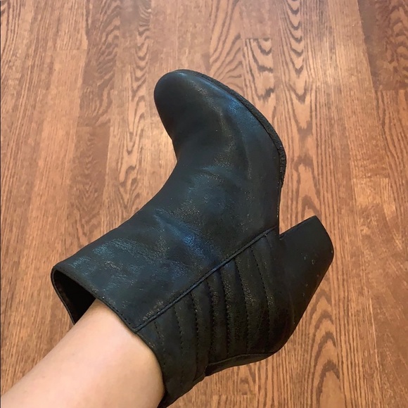 Vince Camuto Heeled Booties - Picture 4 of 7